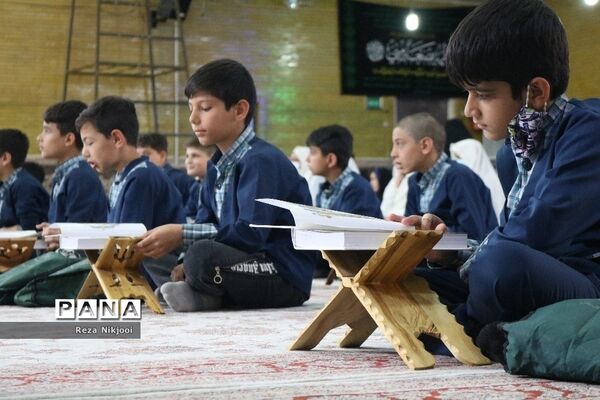 برگزاری محفل انس با قرآن دانش‌آموزی در ناحیه یک بهارستان