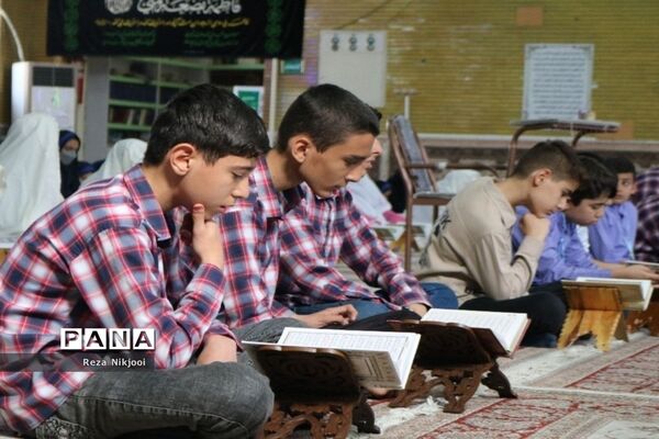 برگزاری محفل انس با قرآن دانش‌آموزی در ناحیه یک بهارستان