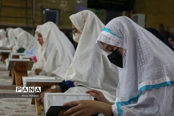 برگزاری محفل انس با قرآن دانش‌آموزی در ناحیه یک بهارستان