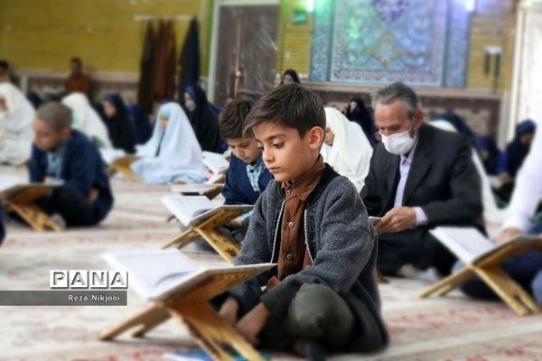 برگزاری محفل انس با قرآن دانش‌آموزی در ناحیه یک بهارستان