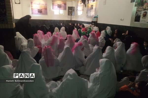 حضور دانش‌آموزان ناحیه ۳ شیراز  در مسجد امام حسین (ع) شهرک مهدی آباد