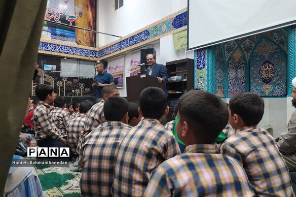 حضور دانش‌آموزان ناحیه ۳ شیراز  در مسجد امام حسین (ع) شهرک مهدی آباد