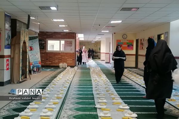 مراسم افطاری در دبیرستان شاهد طیبه شهریار