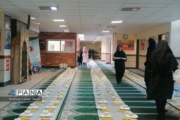 مراسم افطاری در دبیرستان شاهد طیبه شهریار