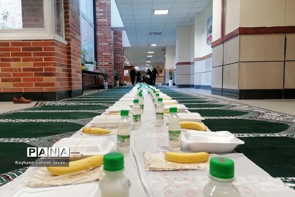 مراسم افطاری در دبیرستان شاهد طیبه شهریار