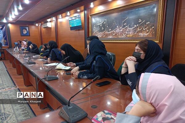 نشست تجربه نگاری دانش‌آموز خبرنگاران پانا استان فارس با حضور رؤسای سازمان‌های دانش‌آموزی قم و خراسان رضوی