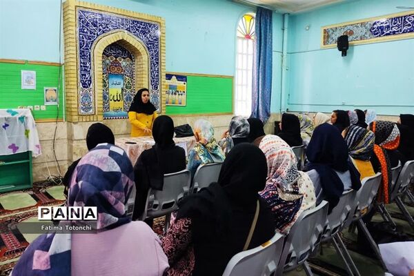 برگزاری کارگاه آموزش خانواده با موضوع پیشگیری از آسیب‌های فضای مجازی در دبستان بعثت ناحیه 3 شیراز