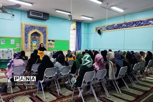 برگزاری کارگاه آموزش خانواده با موضوع پیشگیری از آسیب‌های فضای مجازی در دبستان بعثت ناحیه 3 شیراز