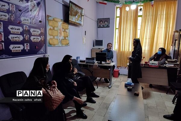 برگزاری جلسه هیات اندیشه‌ورز بسیج فرهنگیان در مدارس رودهن