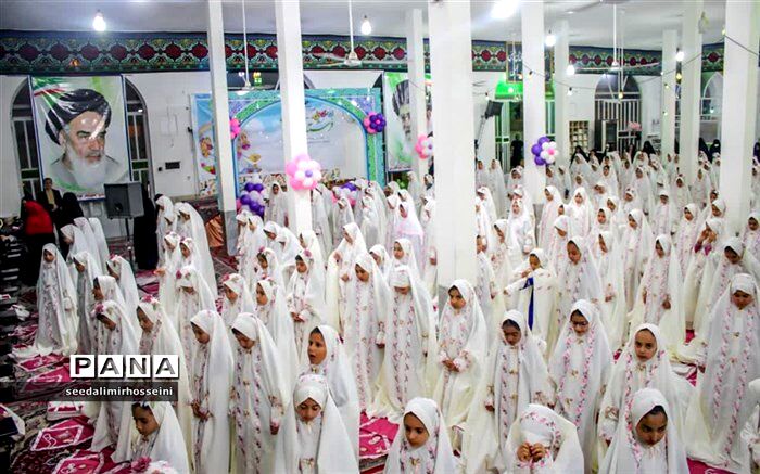 برگزاری جشن تکلیف ۴۷۰ دانش‌آموز دختر ابرکوهی