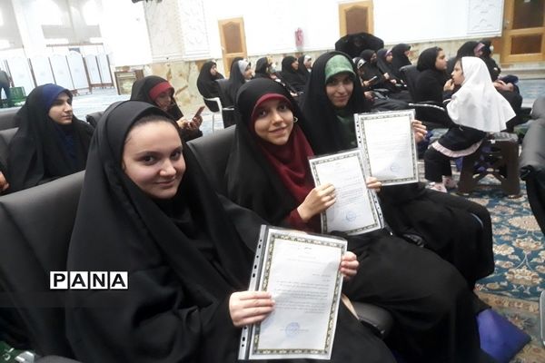 تجلیل ازدانش‌آموزان برتر مسابقات قرآن، عترت و نماز مدارس ناحیه 2 شهرری