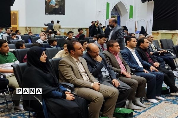 تجلیل ازدانش‌آموزان برتر مسابقات قرآن، عترت و نماز مدارس ناحیه 2 شهرری