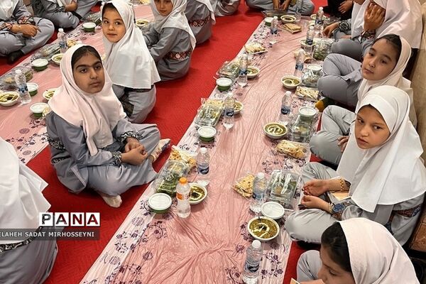 برگزاری مراسم افطاری دانش‌آموزی در دبستان دخترانه ایثار۳  فشافویه