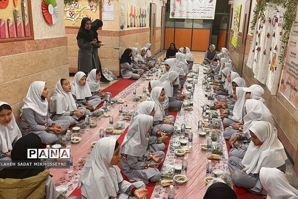 برگزاری مراسم افطاری دانش‌آموزی در دبستان دخترانه ایثار۳  فشافویه