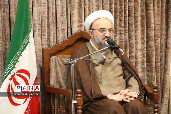 نشست صمیمی مسئولان شهرستان دماوند با فعالان فرهنگی رودهن در ماه مبارک رمضان
