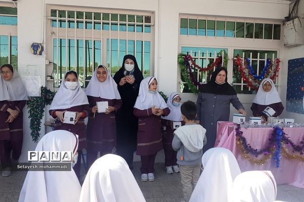 تقدیر از نفرات برتر قرآنی در دبستان حضرت زهرا(س)۲ رودهن