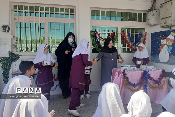 تقدیر از نفرات برتر قرآنی در دبستان حضرت زهرا(س)۲ رودهن