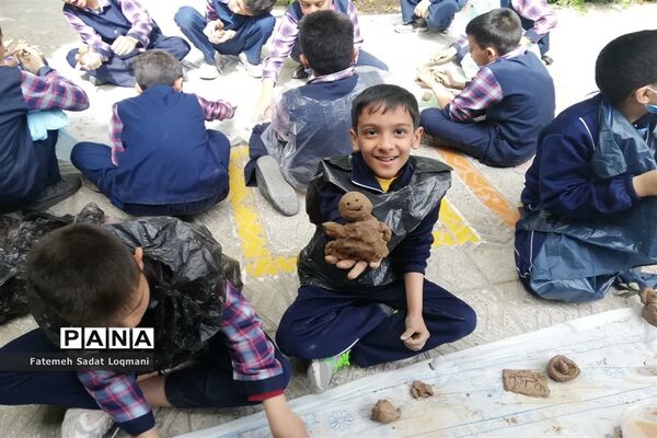 برپایی نمایشگاه دستاورد پسران هنرمند دبستان سیدالشهدا(ع) ناحیه یک یزد