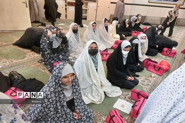 شرکت دانش‌آموزان منطقه ۱۳ در محفل انس با قرآن مسجد بقیة الله