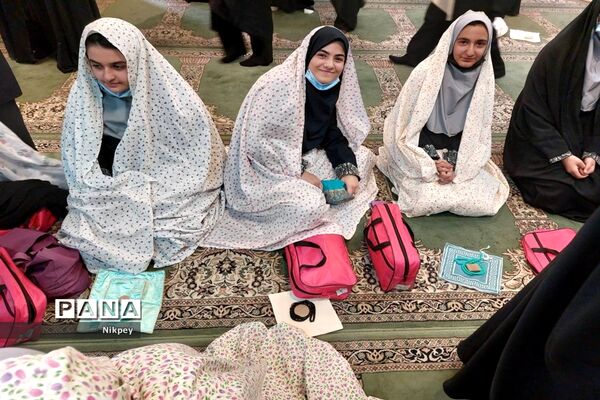 شرکت دانش‌آموزان منطقه ۱۳ در محفل انس با قرآن مسجد بقیة الله