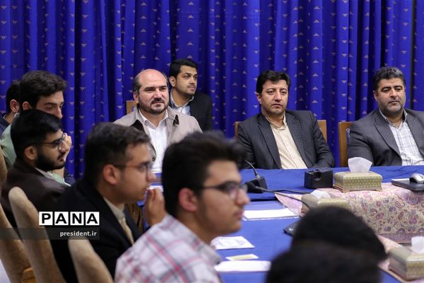 نشست رمضانی رئیس جمهوری با جمعی از نوجوانان
