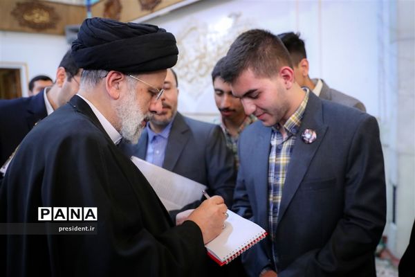 نشست رمضانی رئیس جمهوری با جمعی از نوجوانان