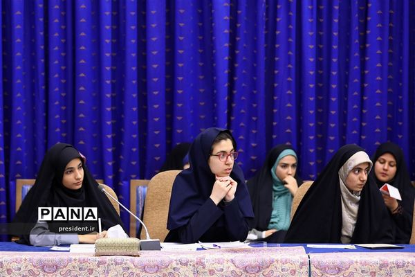 نشست رمضانی رئیس جمهوری با جمعی از نوجوانان