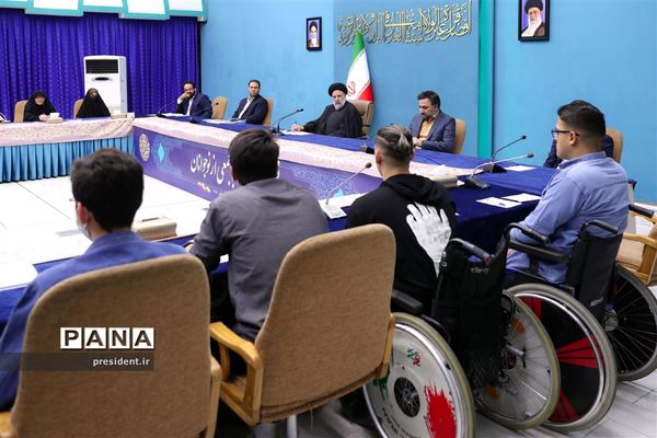 نشست رمضانی رئیس جمهوری با جمعی از نوجوانان