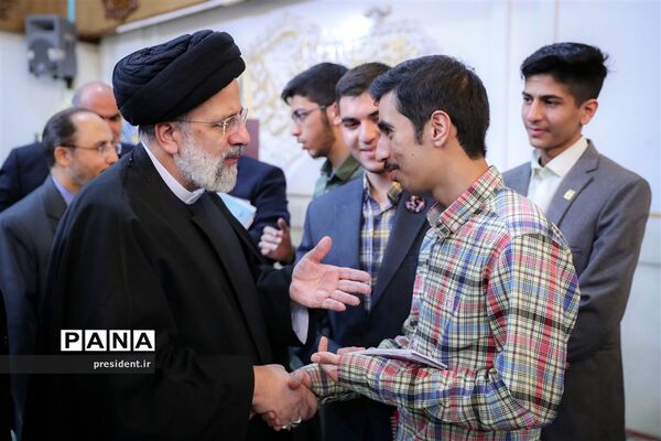 نشست رمضانی رئیس جمهوری با جمعی از نوجوانان