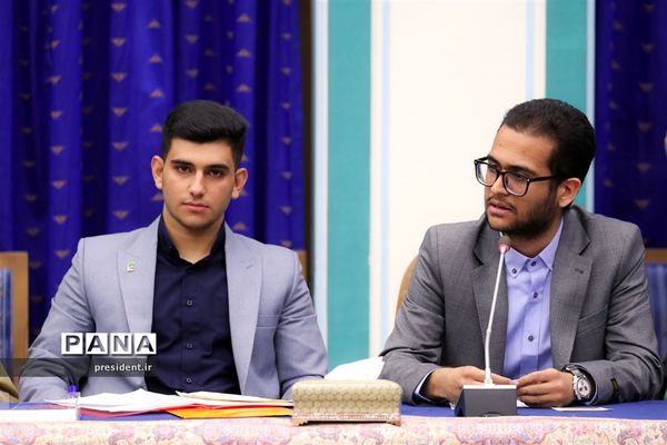 نشست رمضانی رئیس جمهوری با جمعی از نوجوانان