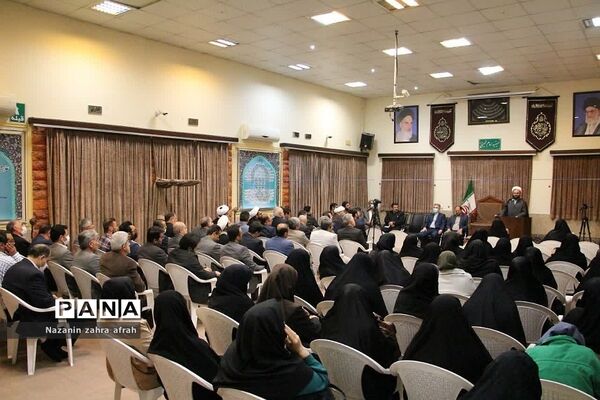 نشست صمیمی مدیران و معاونان پرورشی مدارس در دفتر امام جمعه رودهن