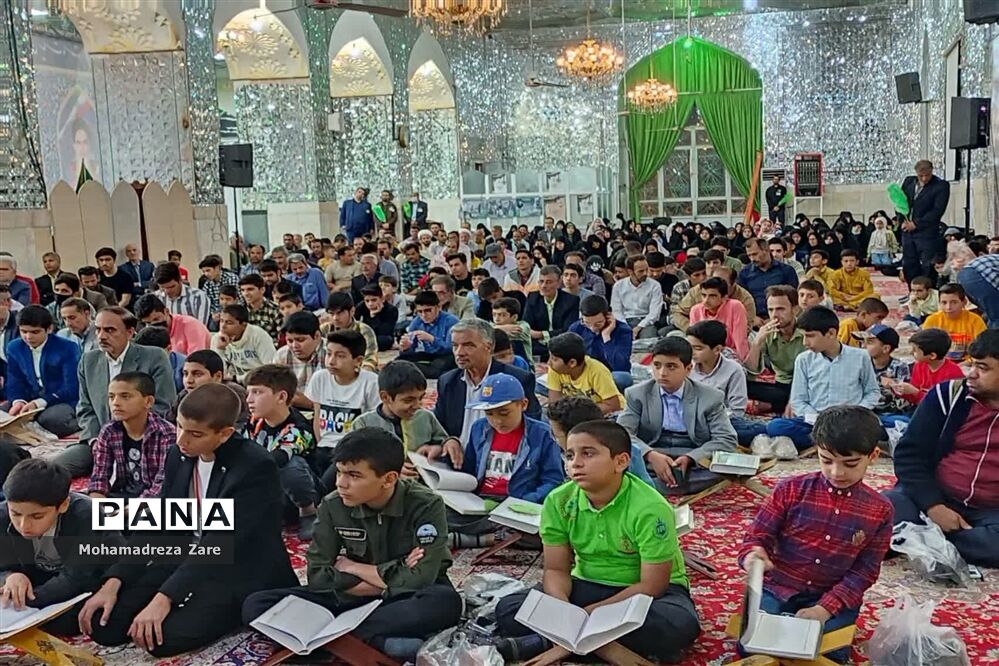 محفل انس با قرآن در امامزاده سید حمزه(ع) کاشمر
