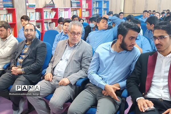 تجلیل از دانش‌آموزان برتر قرآنی دبیرستان شهید کلهر شهریار