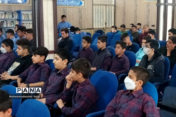 تجلیل از دانش‌آموزان برتر قرآنی دبیرستان شهید کلهر شهریار