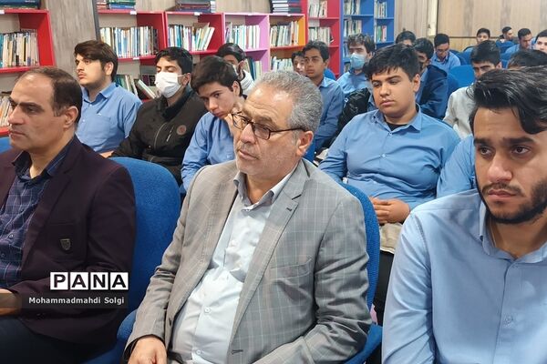 تجلیل از دانش‌آموزان برتر قرآنی دبیرستان شهید کلهر شهریار