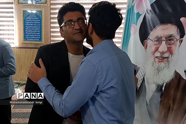 تجلیل از دانش‌آموزان برتر قرآنی دبیرستان شهید کلهر شهریار