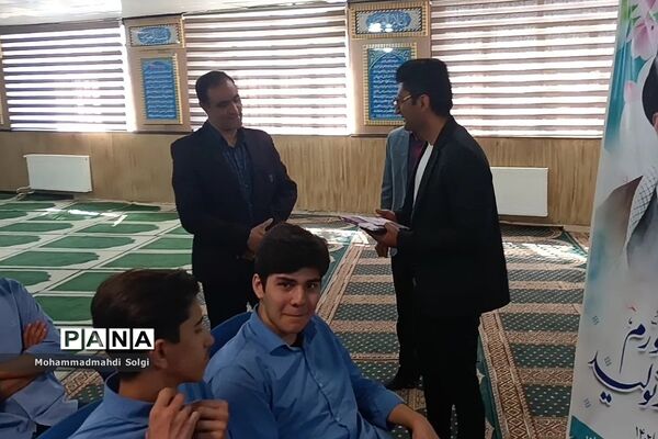 تجلیل از دانش‌آموزان برتر قرآنی دبیرستان شهید کلهر شهریار