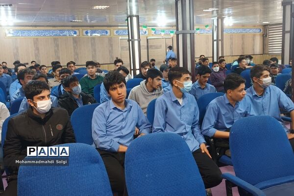 تجلیل از دانش‌آموزان برتر قرآنی دبیرستان شهید کلهر شهریار