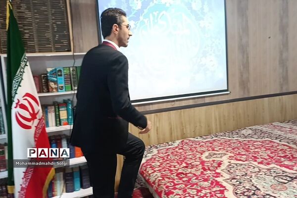 تجلیل از دانش‌آموزان برتر قرآنی دبیرستان شهید کلهر شهریار