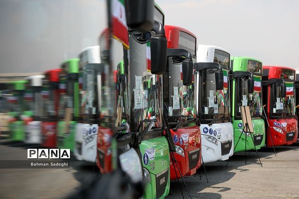 رونمایی از ۴۰ دستگاه اتوبوس شرکت واحد
