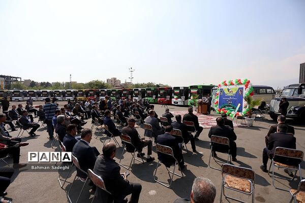 رونمایی از ۴۰ دستگاه اتوبوس شرکت واحد