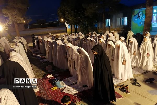 ضیافت افطاری دانش‌آموزان روزه اولی مدرسه حضرت زینب(س) شهرستان خاتم