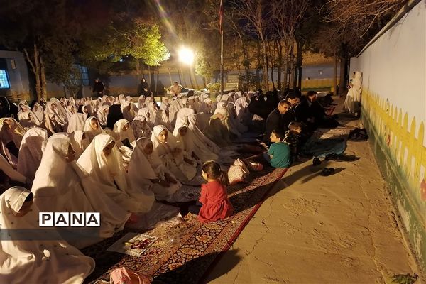 ضیافت افطاری دانش‌آموزان روزه اولی مدرسه حضرت زینب(س) شهرستان خاتم