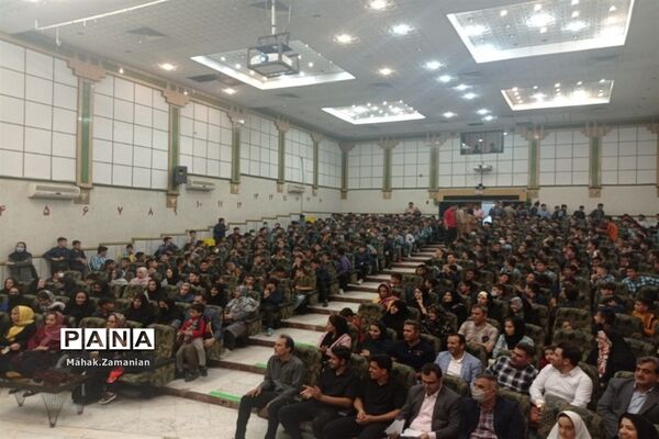 تقدیر از دانش‌آموزان برتر مدرسه شهید مجید پازوکی