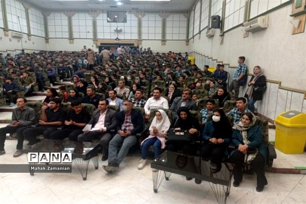 تقدیر از دانش‌آموزان برتر مدرسه شهید مجید پازوکی