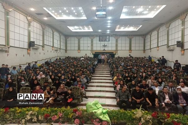 تقدیر از دانش‌آموزان برتر مدرسه شهید مجید پازوکی