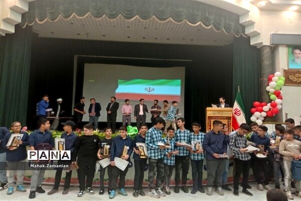 تقدیر از دانش‌آموزان برتر مدرسه شهید مجید پازوکی