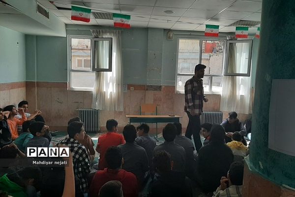 کارگاه آموزشی مهارت‌های زندگی ویژه دانش‌‌آموزان در دبیرستان دارالفنون رودهن