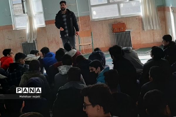 کارگاه آموزشی مهارت‌های زندگی ویژه دانش‌‌آموزان در دبیرستان دارالفنون رودهن