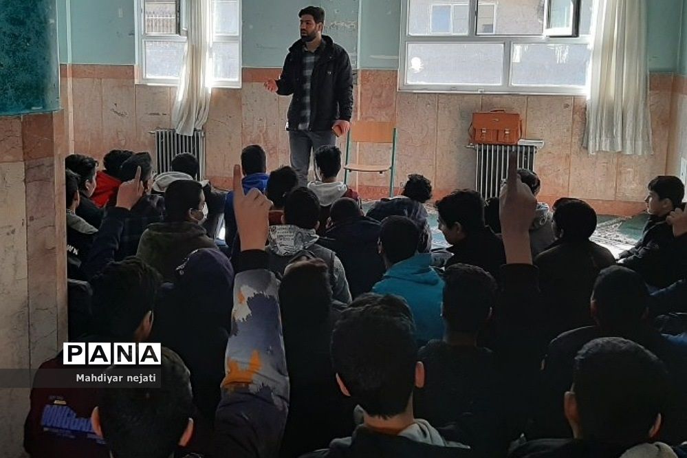 کارگاه آموزشی مهارت‌های زندگی ویژه دانش‌‌آموزان در دبیرستان دارالفنون رودهن